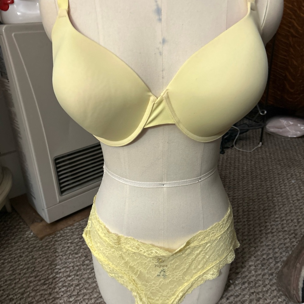 Victoria's Secret Light Yellow Bra and Panty Set
